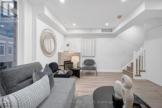 Building Photo - 415 Jarvis St