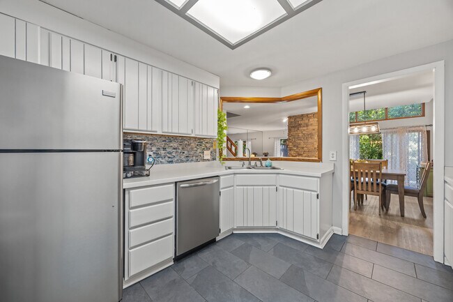 Building Photo - 4321 Sunscape Ln