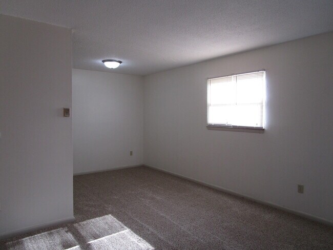 Foto del edificio - 6200 NE Circle Dr