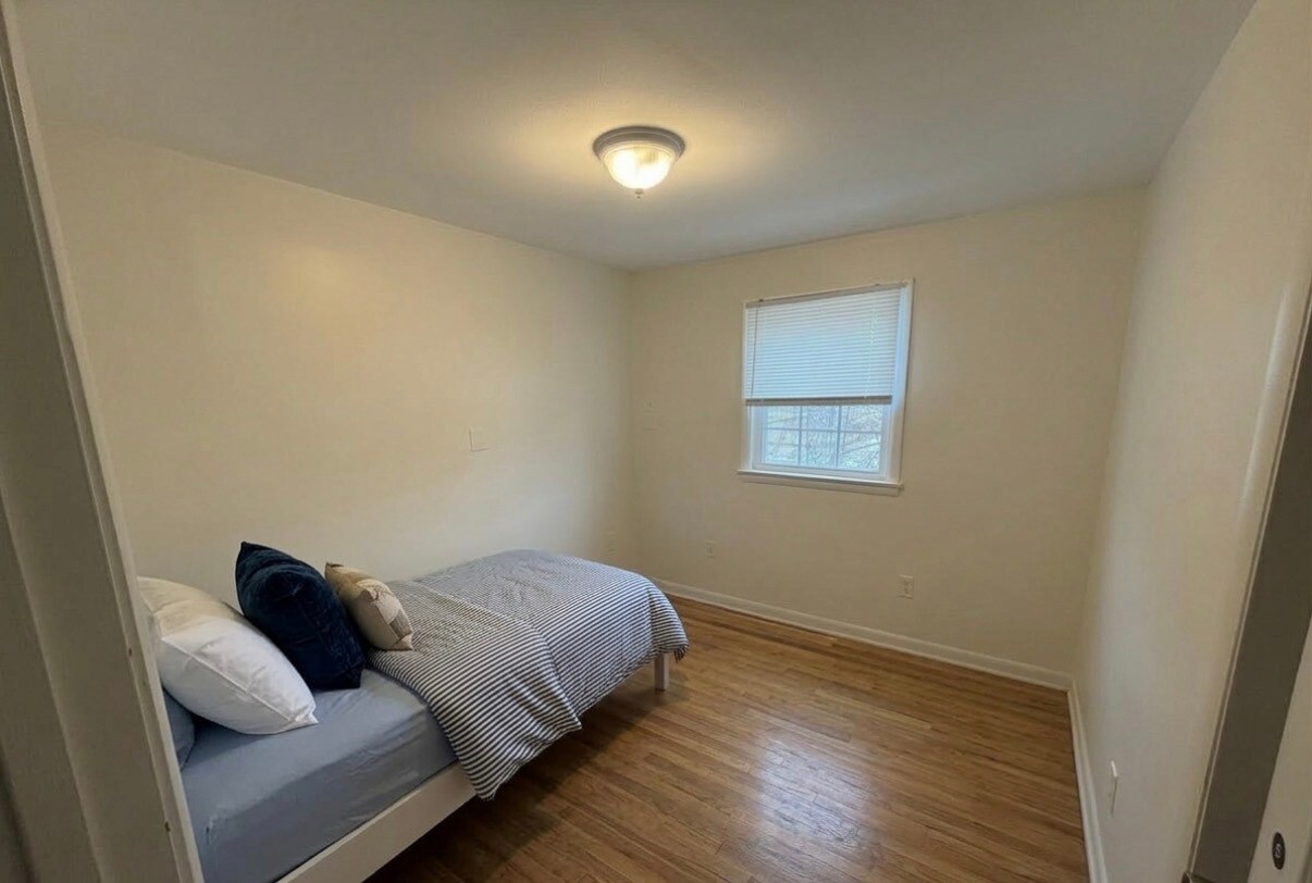 Building Photo - 201 N Hughes Pl