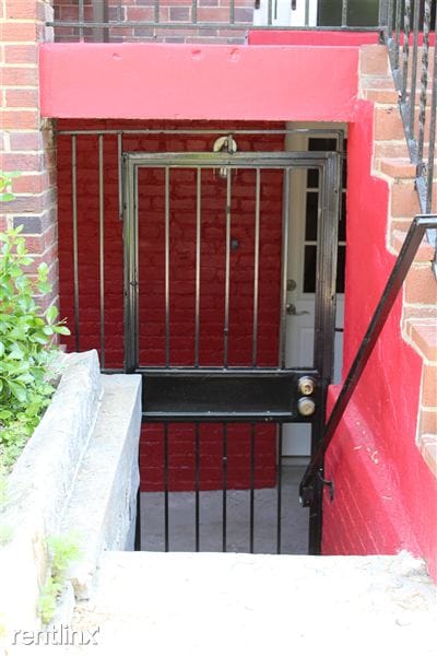 Building Photo - 923 6th St NE