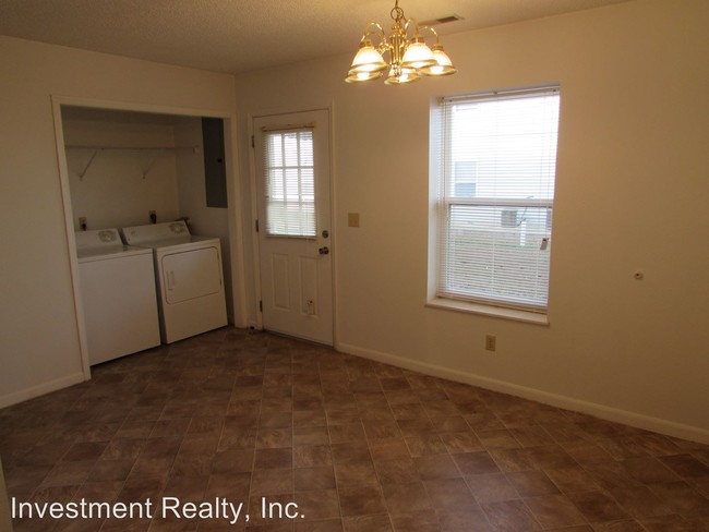 Building Photo - 1-100 Faulkner Cir