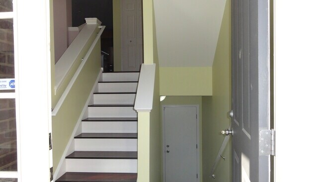 Building Photo - 462 Grosvenor Ln