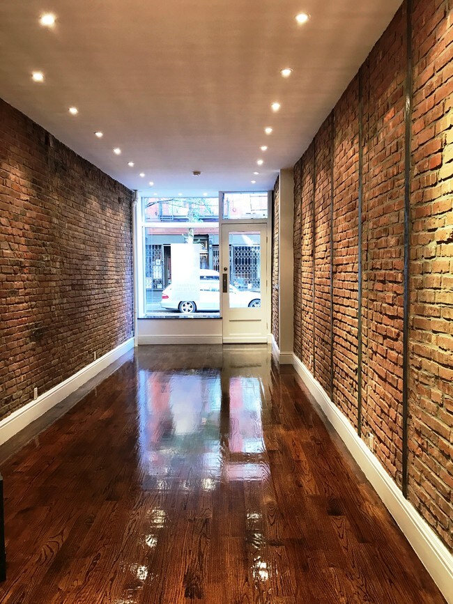 Foto del edificio - 119 Christopher St