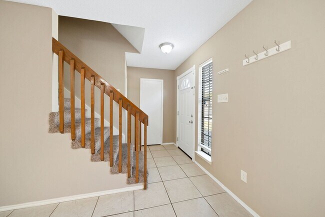Foto del edificio - 7306 Oswego Dr
