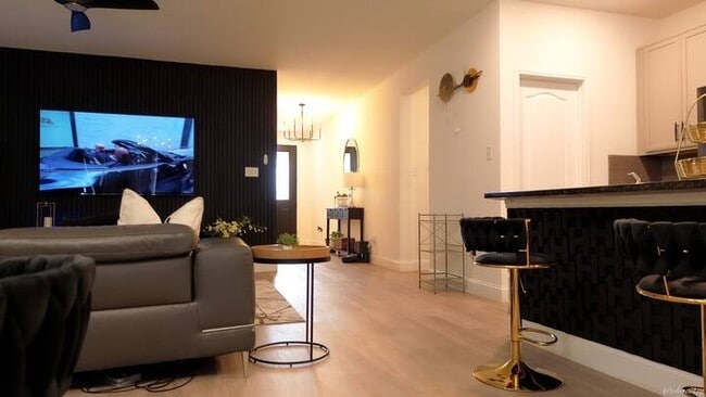 Building Photo - 528 Bronze Forest Dr