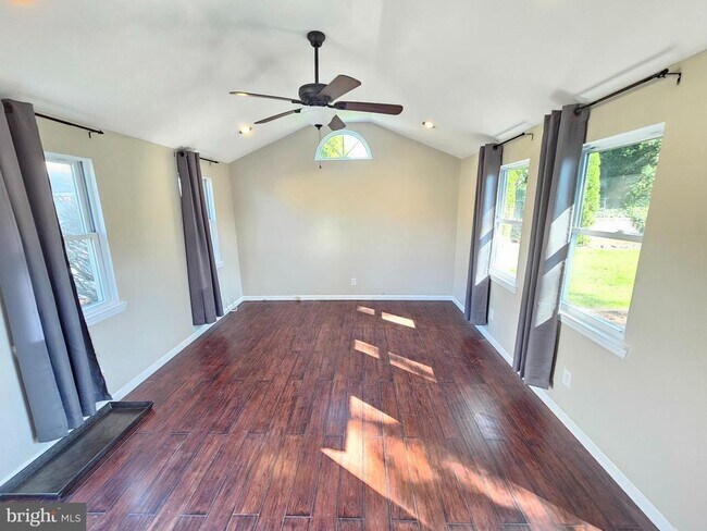 Foto del edificio - 11 Drexel Ave