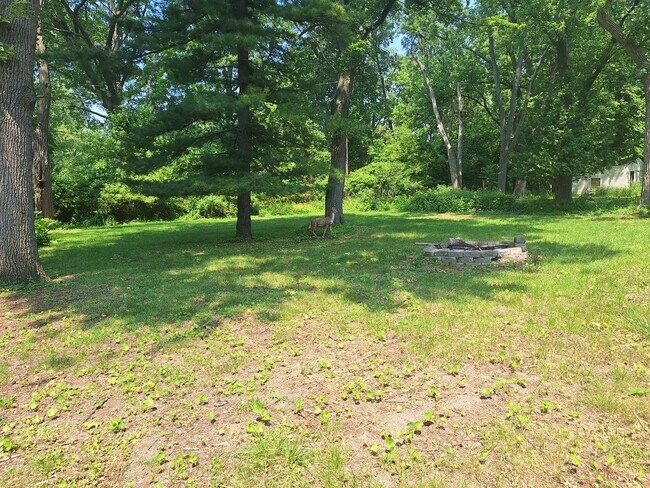 Foto del edificio - 3 bedroom home in Southfield with sprawlin...