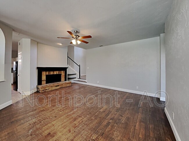 Building Photo - 911 Carlsbad Dr