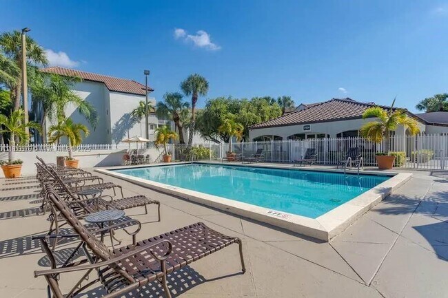 Foto del edificio - 6195 NW 186th St