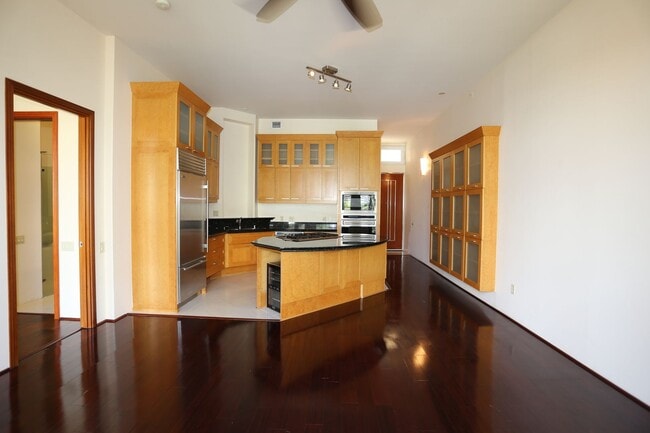 Foto del edificio - Loft at Waikiki - 2 Bdrm/2 Bath/2 Prkg - $4,500