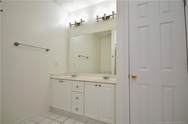 Building Photo - 4050 Bardstown Ct