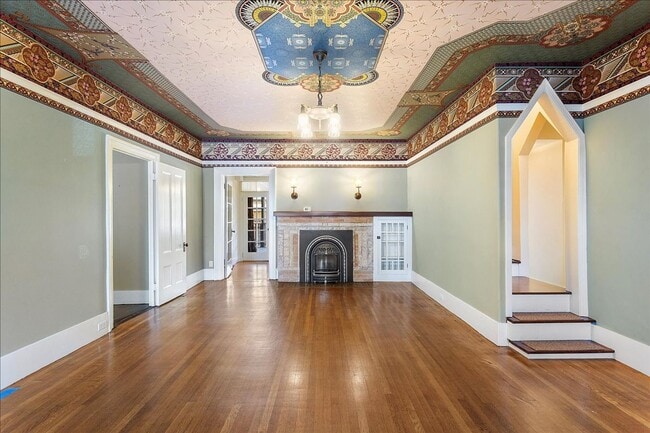 Building Photo - 1238 Versailles Ave