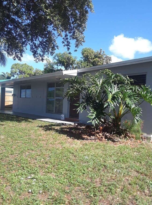 Photo - 223 SE 14th Pl (Deerfield Beach, FL) House