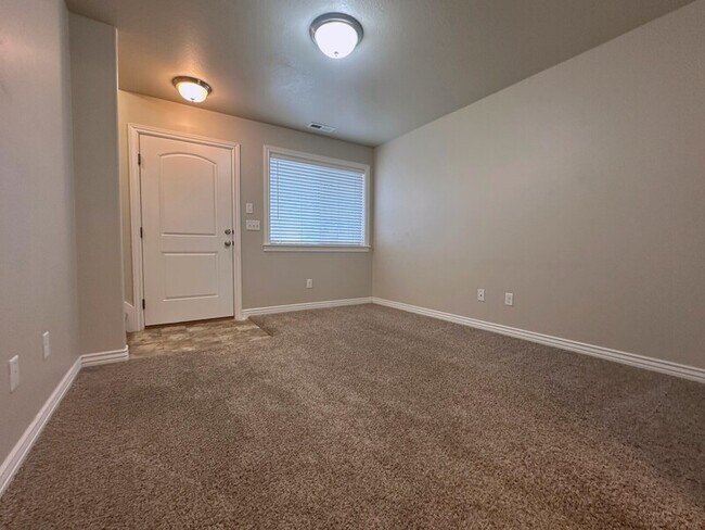 Building Photo - 465 N 2650 W