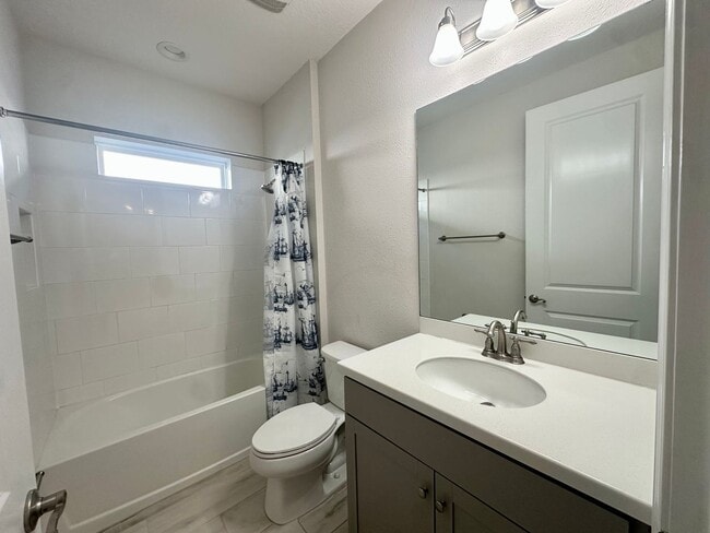 Building Photo - Centrally Located in Growing Area, Gated Community!