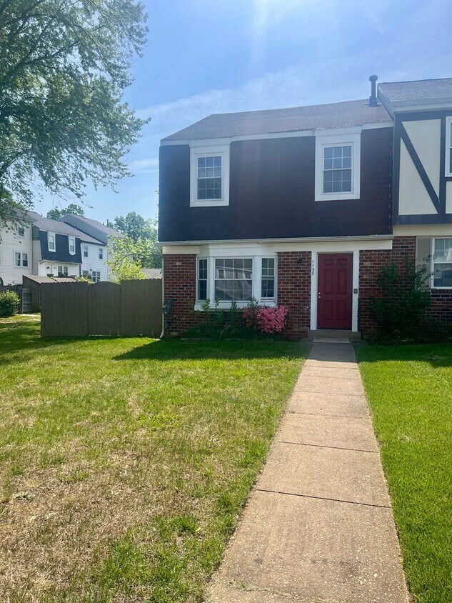Foto principal - 3 Bedroom 2.5 Bath Unit Townhouse Frederic...