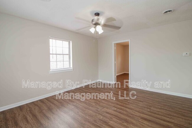 Foto del edificio - 8-408 Thompsonville Ln