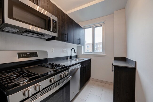 Building Photo - Quebec House Apartments