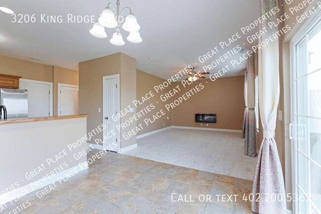 Building Photo - Beautiful Large Townhome in North Lincoln