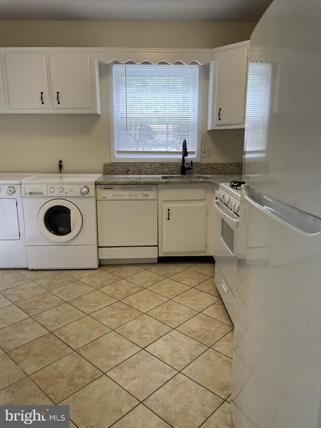 Foto principal - 420 Greenbrier Ct.