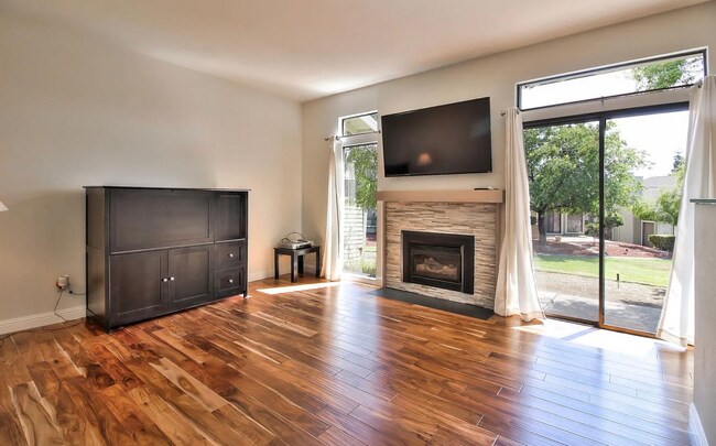 Foto del edificio - 3 bedroom townhome - Ridgemark