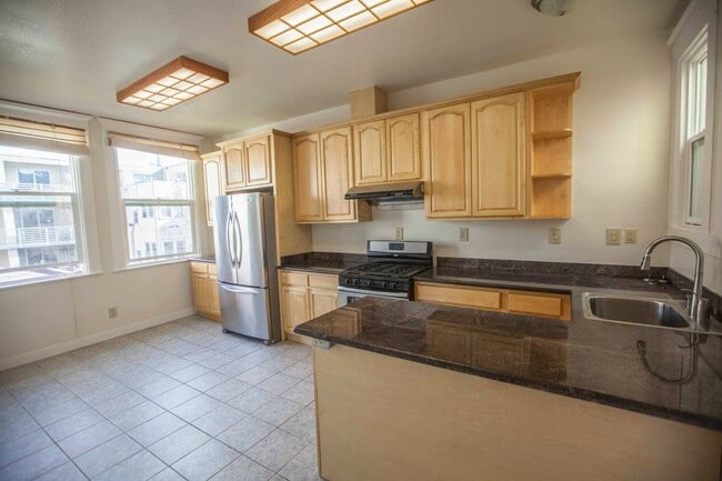Building Photo - 422