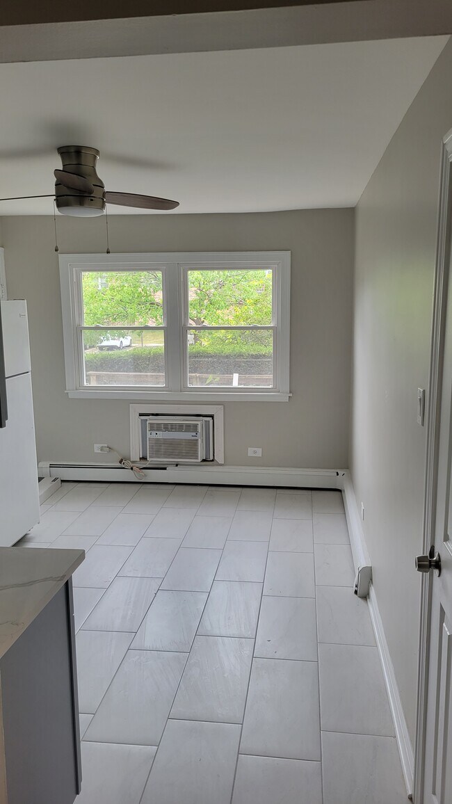 Building Photo - 9850 El Cameno Ln