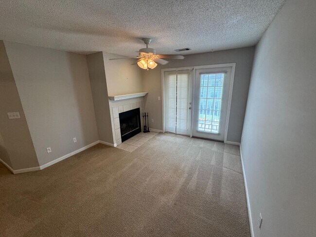 Foto del edificio - 100 Kensington Blvd