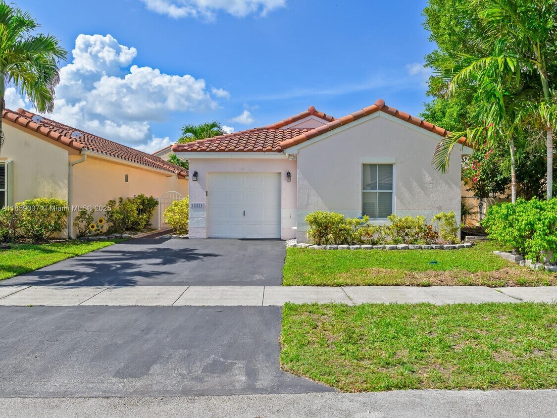 Foto principal - 18424 NW 21st St