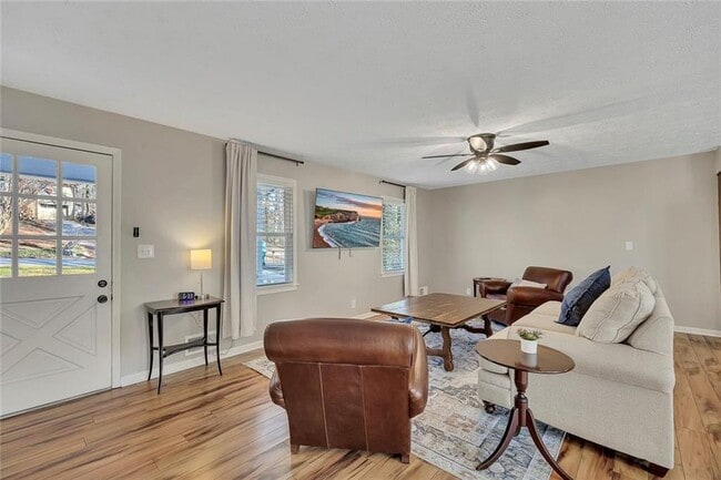 Foto del edificio - 303 Nottingham Dr