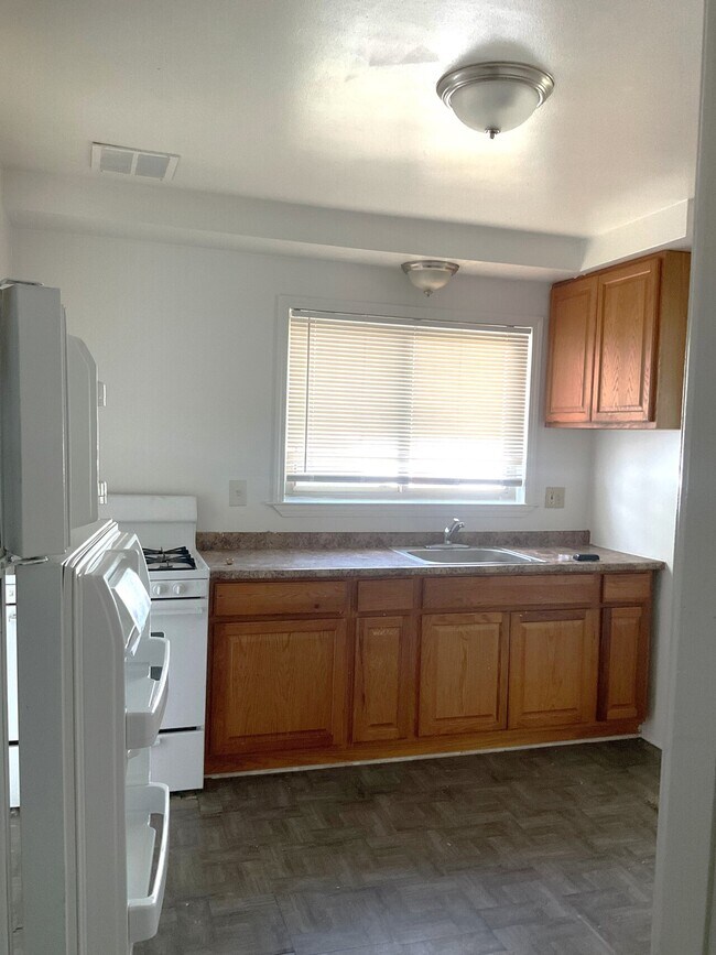 Building Photo - 18573 Riverview