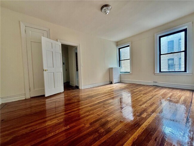 Foto del edificio - 1402 W 4th St