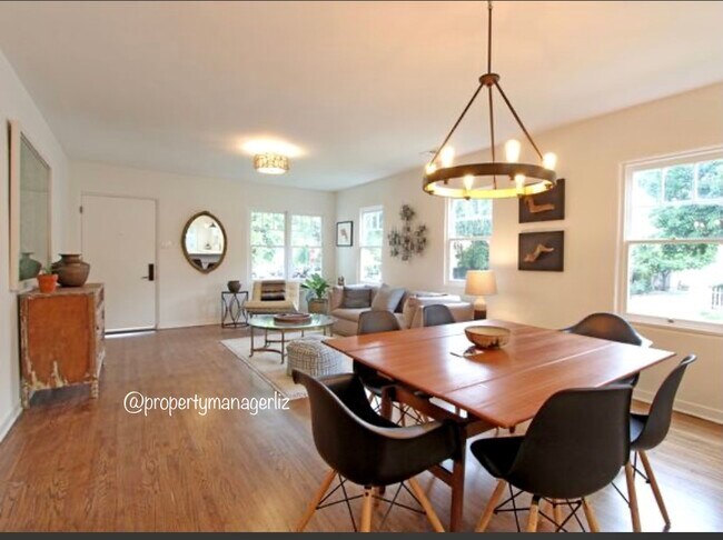 Dining area - 4862 Glacier Dr