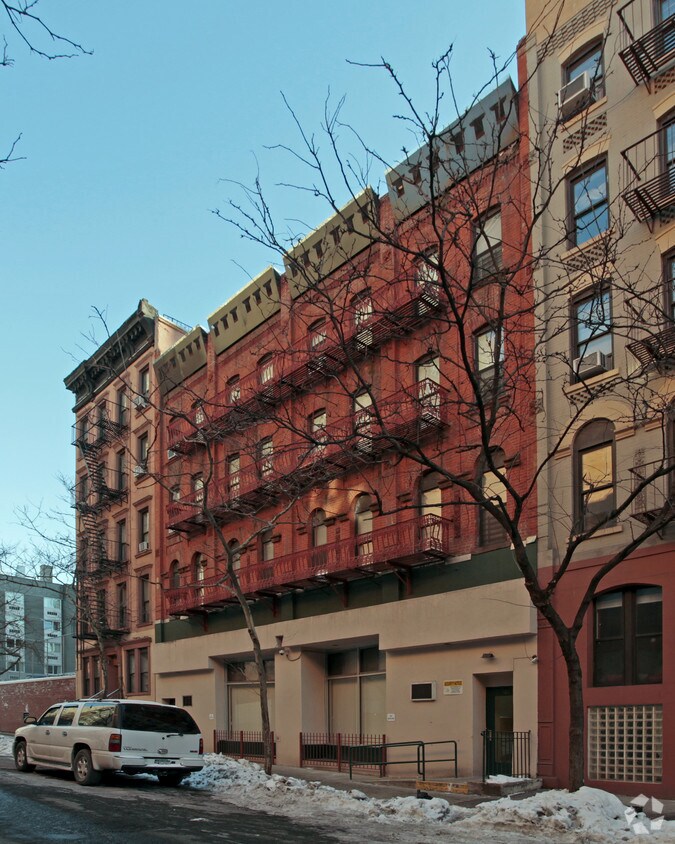 Foto del edificio - 516 W 50th St