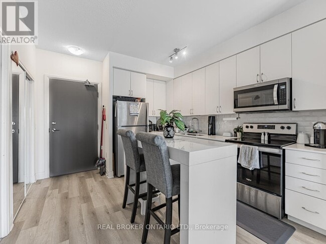 Photo du bâtiment - 3220-3220 Sheppard Ave E