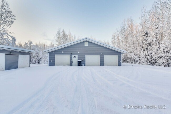 Building Photo - Single Family Home in North Pole