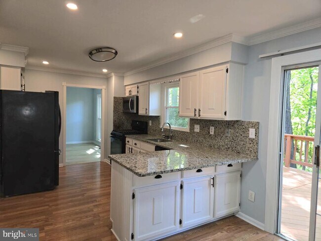 Building Photo - 2205 Blue Valley Dr