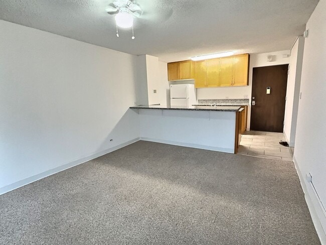 Building Photo - Discover Your Ideal Home in the Heart of T...