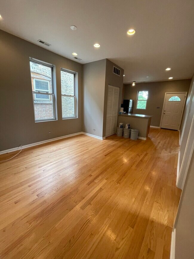 Building Photo - 4207 N Elston Ave