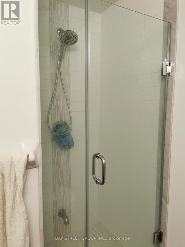 Building Photo - 55 Oneida Crescent