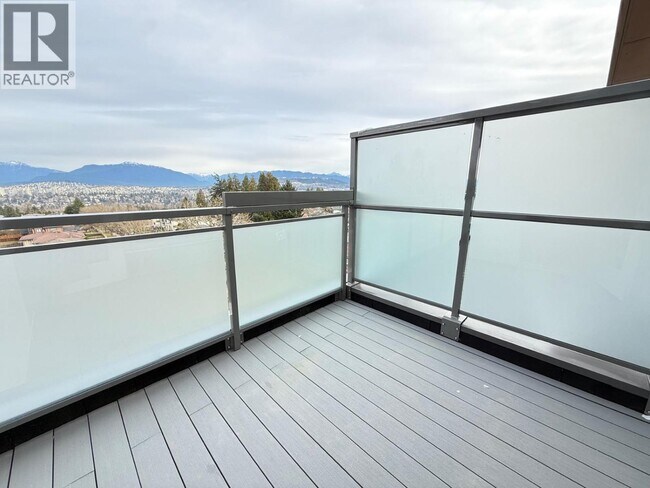 Photo du bâtiment - 6479 Selma Ave