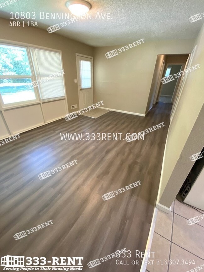 Foto del edificio - 10803 Bennington Ave