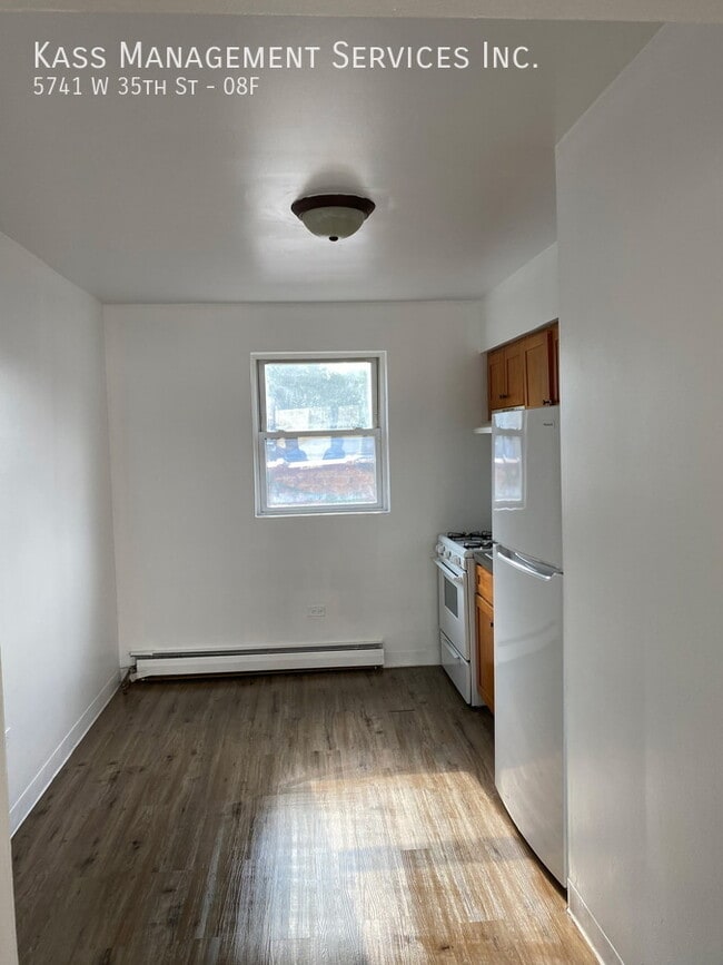 Foto del edificio - 5741 W 35th St