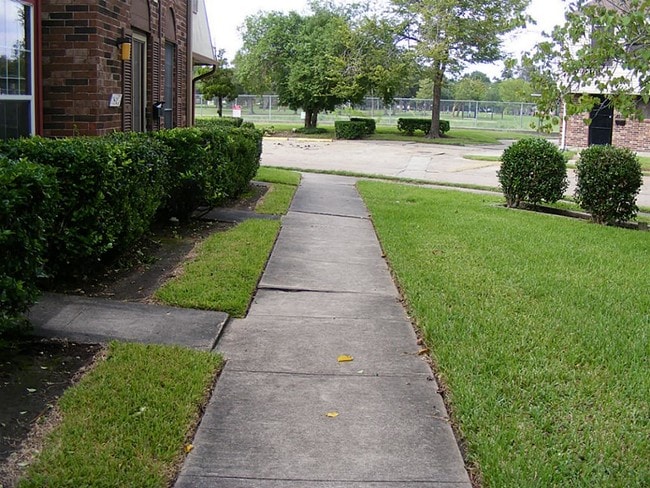 Building Photo - 7908 Grove Ridge Dr