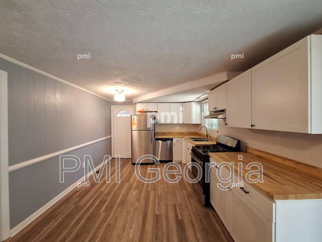 Building Photo - 6139 Lullwater Dr