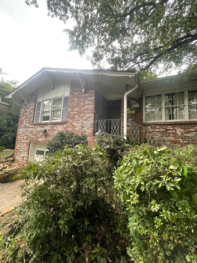 Foto del edificio - 3278 Highland Dr