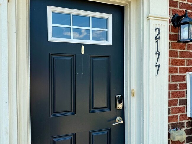 Foto del edificio - 2177 Whispering Hollow Ln