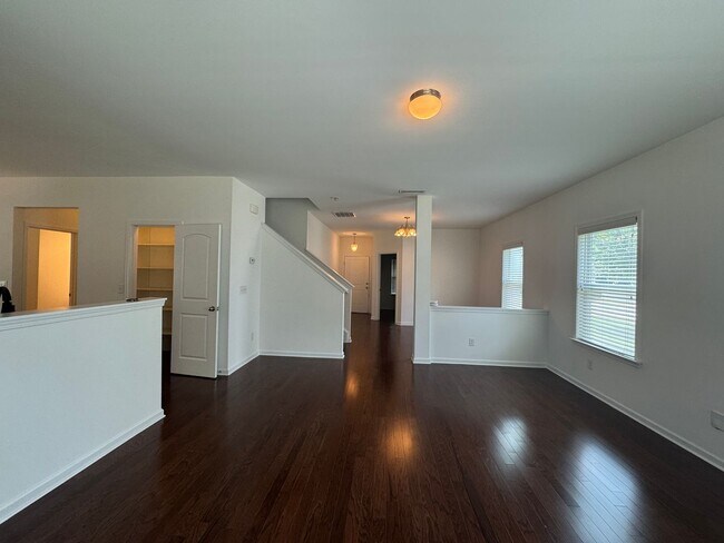 Building Photo - **Move-In Special of $500 off the first full months rent**