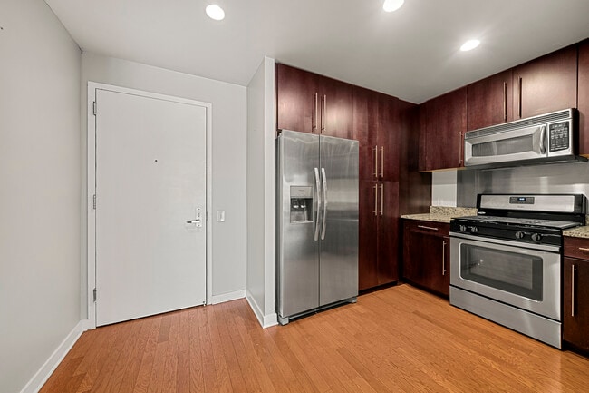 Building Photo - 917 Hudson Park